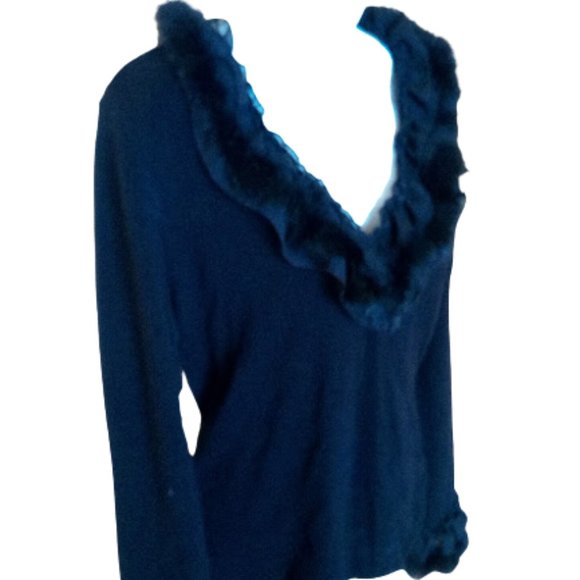 Black Long Sleeve Sweater with Faux Fur Trim Size Large - Picture 2 of 5